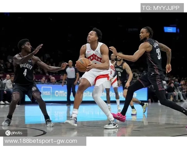 克拉克斯顿表现出色9投6中贡献14分6篮板3助攻1抢断1盖帽助球队获胜